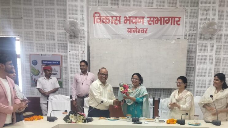 बागेश्वर – विकास भवन में आयोजित समारोह में अधिकारियों ने दी शुभकामनाएं….नवागत मुख्य विकास अधिकारी नरेश कुमार का किया गया स्वागत