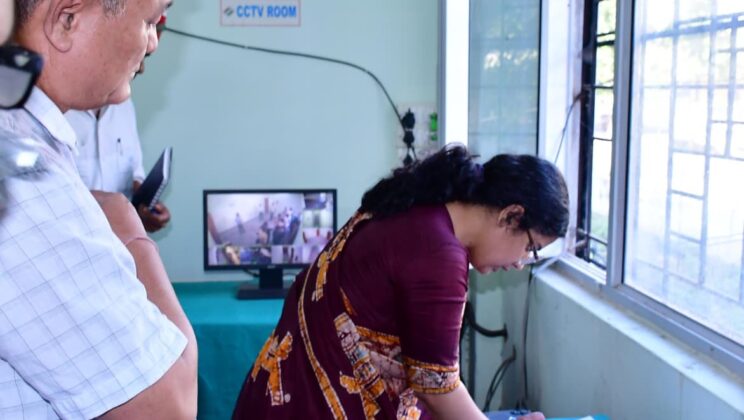 बागेश्वर – जिलाधिकारी ने ईवीएम-वीवीपैट वेयरहाउस का किया मासिक निरीक्षण…सुरक्षा व्यवस्थाओं का लिया जायजा
