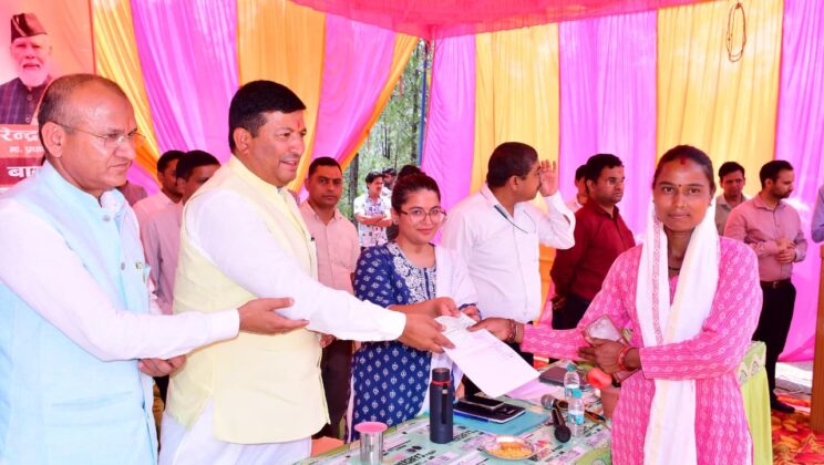 गरुड़ – मैगड़ी स्टेट में आयोजित बहुउद्देशीय शिविर में विभिन्न विभागों ने दी योजनाओं की जानकारी…. लाभार्थियों को मिला लाभ