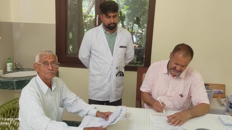 अल्मोड़ा:- ज्योति जन स्वास्थ्य सेवा समिति द्वारा उत्तरायणी फाउंडेशन के सहयोग से आयोजित किया गया निशुल्क स्वास्थ्य शिविर