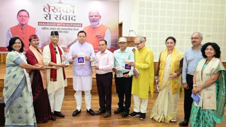 Uttarakhand:- मुख्यमंत्री पुष्कर सिंह धामी ने साहित्यकारों को किया सम्मानित….. विभिन्न समस्याओं की ली जानकारी