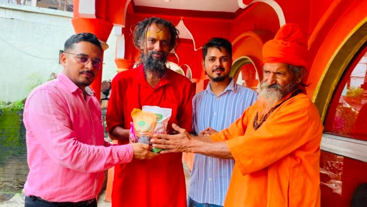 बागेश्वर – गुरु पूर्णिमा पर संतों को मुख्यमंत्री की ओर से जैविक उत्पादों की सूक्ष्म किट भेंट –