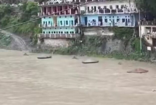 Uttarakhand:- लगातार हो रही बारिश के बाद बढ़ा अलकनंदा का जलस्तर….. कुछ ही घंटो में दिखा रौद्र रूप