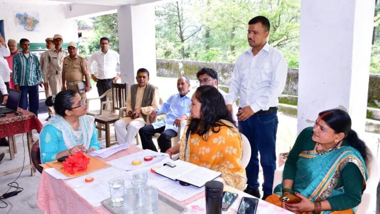 बागेश्वर – एसआईआर के तहत बूथ संख्या 43 अमस्यारी में नोटिसों की सुनवाई का जिलाधिकारी ने लिया जायजा