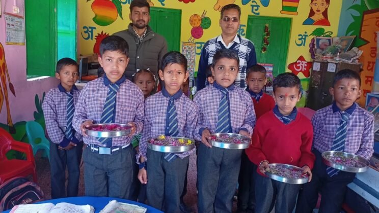 अल्मोड़ा:- बच्चों की शैक्षिक प्रगति में उल्लेखनीय भूमिका निभा रहे शिक्षक