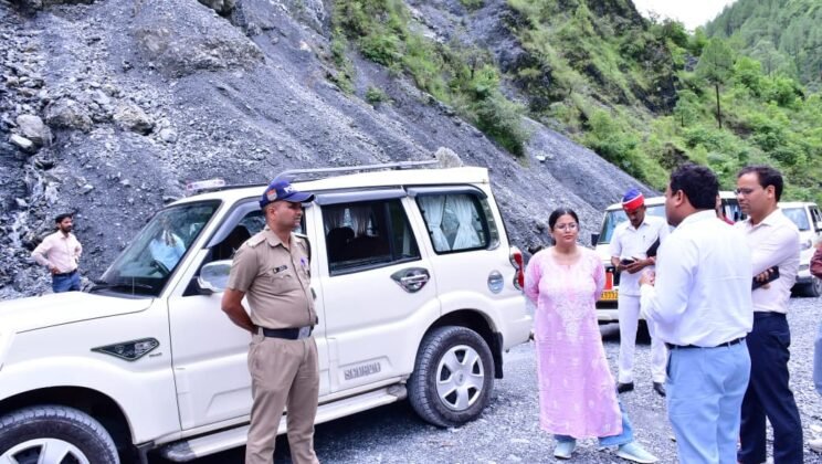 बागेश्वर – जिलाधिकारी ने पिंडर घाटी के दुर्गम क्षेत्रों एवं गांवों का किया स्थलीय निरीक्षण…सड़क एवं आपदा प्रभावित मार्गो का लिया जायजा
