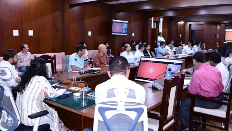 बागेश्वर – मुख्यमंत्री घोषणाओं को प्राथमिकता के साथ समयबद्ध पूर्ण करने के दिये निर्देश