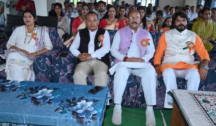 अल्मोड़ा:- मां अंबे इंस्टिट्यूट ऑफ़ नर्सिंग एंड पैरामेडिकल साइंसेस में धूमधाम से मनाया गया स्वतंत्रता दिवस