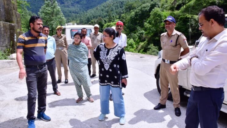 बागेश्वर – जिलाधिकारी ने आपदा प्रभावित दुर्गम क्षेत्रों का किया स्थलीय निरीक्षण