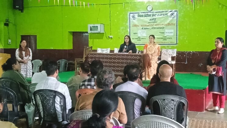विधिक सेवा प्राधिकरण द्वारा शिक्षक दिवस के अवसर पर राजा आनंद सिंह राजकीय बालिका इंटर कॉलेज अल्मोड़ा में आयोजित की गई कार्यशाला