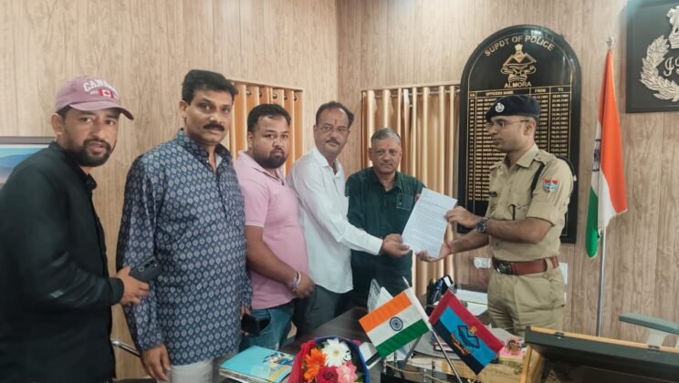 अल्मोड़ा:- मॉल रोड पर अराजक तत्वों पर अंकुश लगाने की मांग, एसएसपी से मिला प्रतिनिधिमंडल