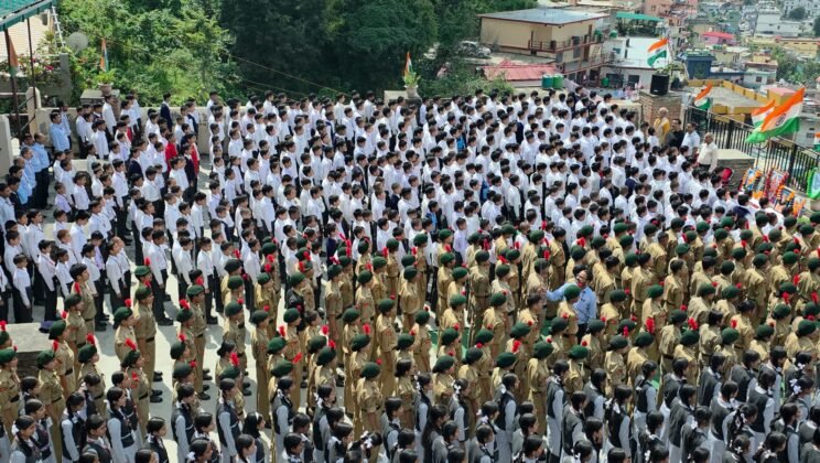 अल्मोड़ा:- राष्ट्रीय गीत वंदे मातरम् के 150 वर्ष पूर्ण होने के अवसर पर विवेकानंद इंटर कॉलेज रानीधारा में आयोजित किए गए कार्यक्रम