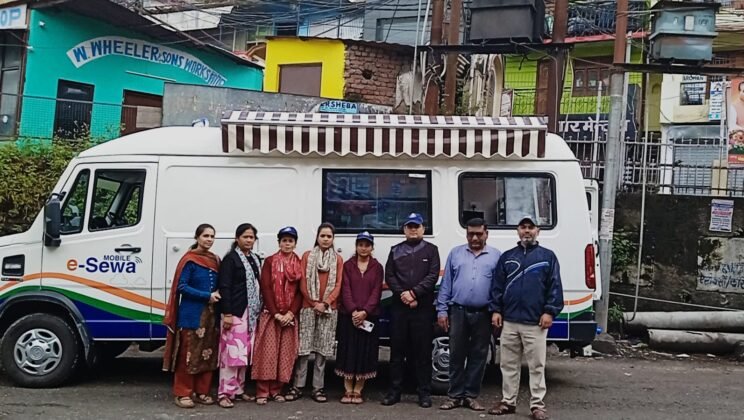 अल्मोड़ा:- विधिक सेवा प्राधिकरण द्वारा ई- सेवा मोबाइल वैन के माध्यम से किया गया प्रचार प्रसार