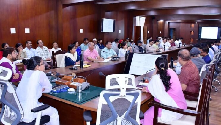 बागेश्वर – जनसुनवाई में जिलाधिकारी ने सुनीं शिकायतें,अधिकारियों को समयबद्ध एवं प्राथमिकता से निस्तारण के निर्देश