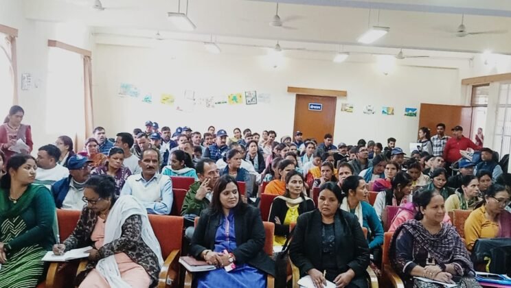 अल्मोड़ा:- विधिक सेवा प्राधिकरण द्वारा न्यायालय परिसर के सभागार में आयोजित किया गया जागरूकता शिविर