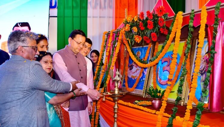 बागेश्वर – बाल वैज्ञानिकों के बीच पहुंचे मुख्यमंत्री…. जिज्ञासाओं के दिए उत्तर