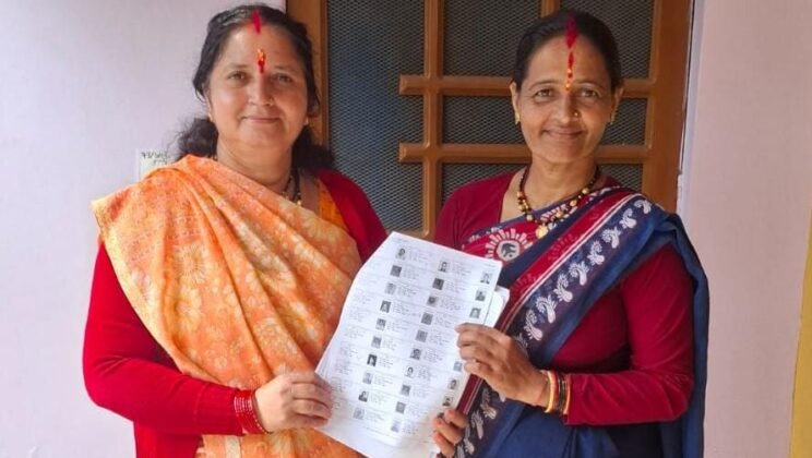 बागेश्वर – मतदाता सूची में नाम दर्ज कराने से छूटे पात्र नागरिकों की पहचान के लिए घर-घर पहुंच रहे बीएलओ