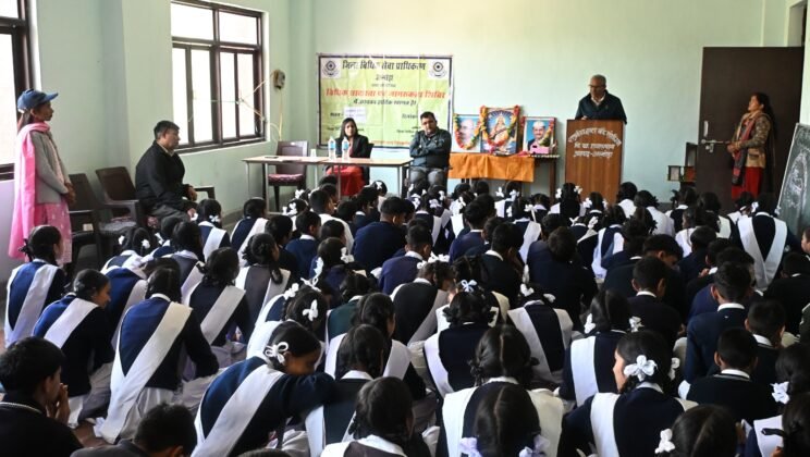 अल्मोड़ा:- विधिक सेवा प्राधिकरण द्वारा “अंतर्राष्ट्रीय गरीबी उन्मूलन दिवस” के अवसर पर आयोजित किया गया विधिक जागरूकता शिविर