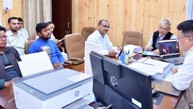 बागेश्वर – फोटोयुक्त निर्वाचक नामावली के पुनरीक्षण को लेकर एडीएम ने राजनीतिक दलों के प्रतिनिधियों के साथ की बैठक