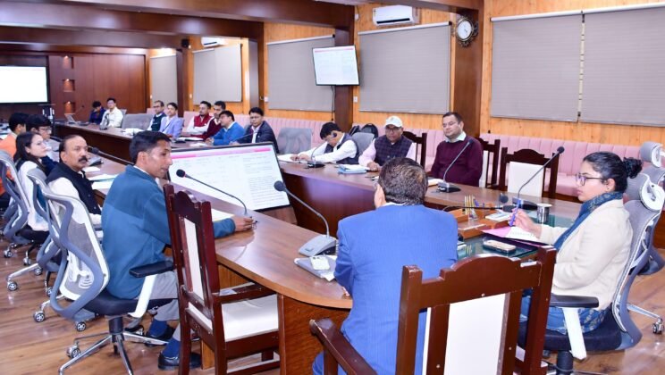बागेश्वर – जिला कौशल समिति की बैठक में जिलाधिकारी ने की योजनाओं की समीक्षा