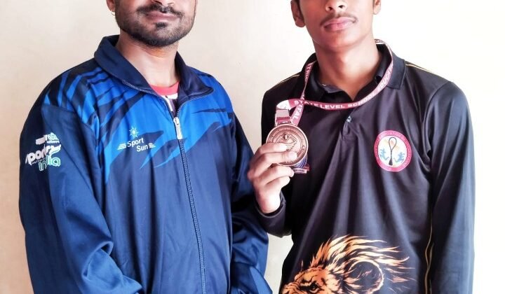 अल्मोड़ा:- राज्य स्तरीय स्कूल गेम्स जूडो प्रतियोगिता में योगेश सिंह सिजवाली ने जीता कांस्य पदक
