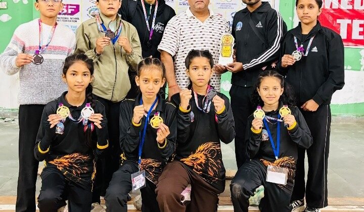 नार्थ जोन मुए थाई चैंपियनशिप में अल्मोड़ा के खिलाड़ियों का जलवा…. मन्नत दोनों स्पर्धाओं में 2 स्वर्ण पदक जीत बनी गोल्डन गर्ल