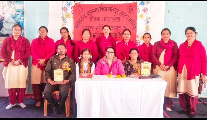 अल्मोडा:- नॉर्थ ज़ोन मुए-थाई चैंपियनशिप-2026 में तनुश्री लटवाल ने जीते स्वर्ण और रजत पदक, विद्यालय में हुआ भव्य सम्मान